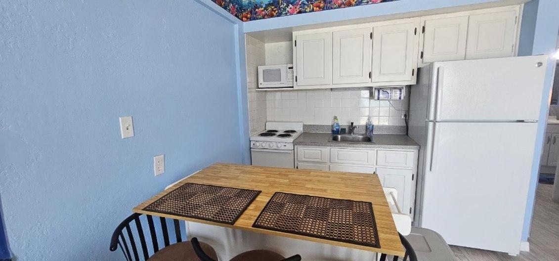 Apartamento Ocean Breeze - Direct Ocean Front-Pool Is Open Daytona Beach Exterior foto